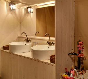 Aseos VIP madera Wedding White